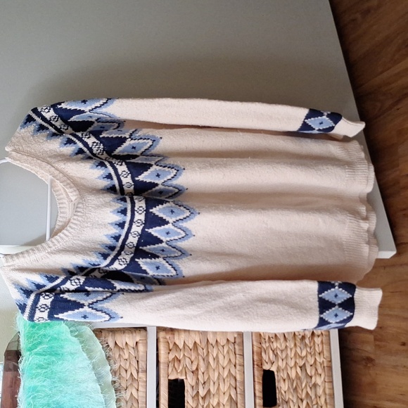 Sweaters - Picture 2 of 4